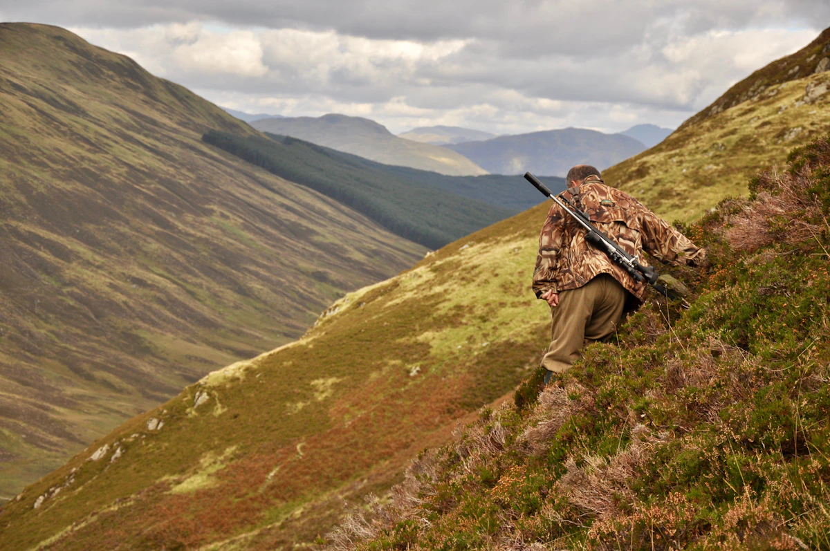 Complete Western Hunting Clothing Guide: Layering, Materials & Strategies for Mountain Hunts